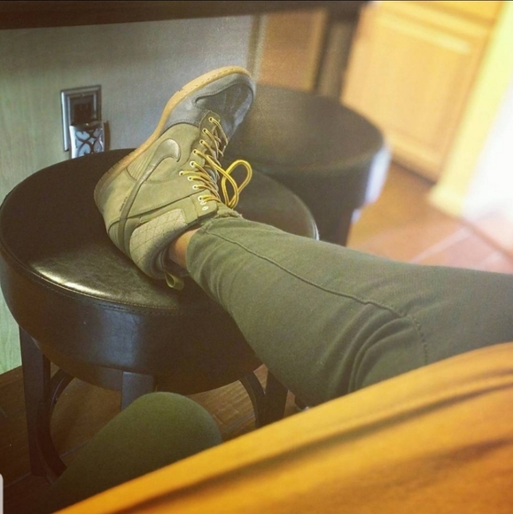 Nike Dunk Sky High SneakerBoot - Picture 9 of 12